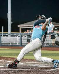 火箭VS湖人西部第二生死战!12连胜火拼紫金军,詹姆斯带伤逆袭可能?.