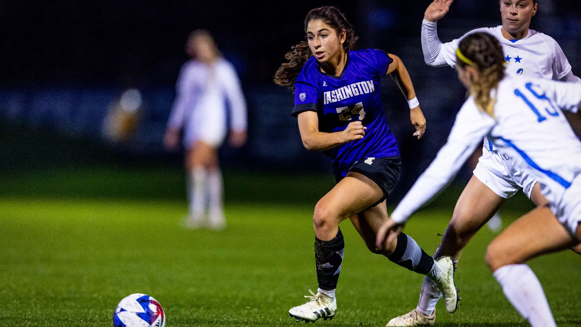 阿夫迪亚空砍 33 分难救主,布里奇斯与阿努诺比助力尼克斯获胜.